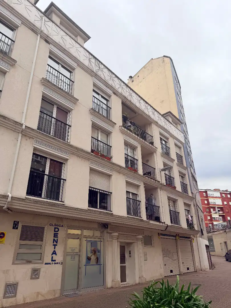 Vista exterior de Dúplex en venta en Torrelavega  con Calefacción, Parquet y Trastero