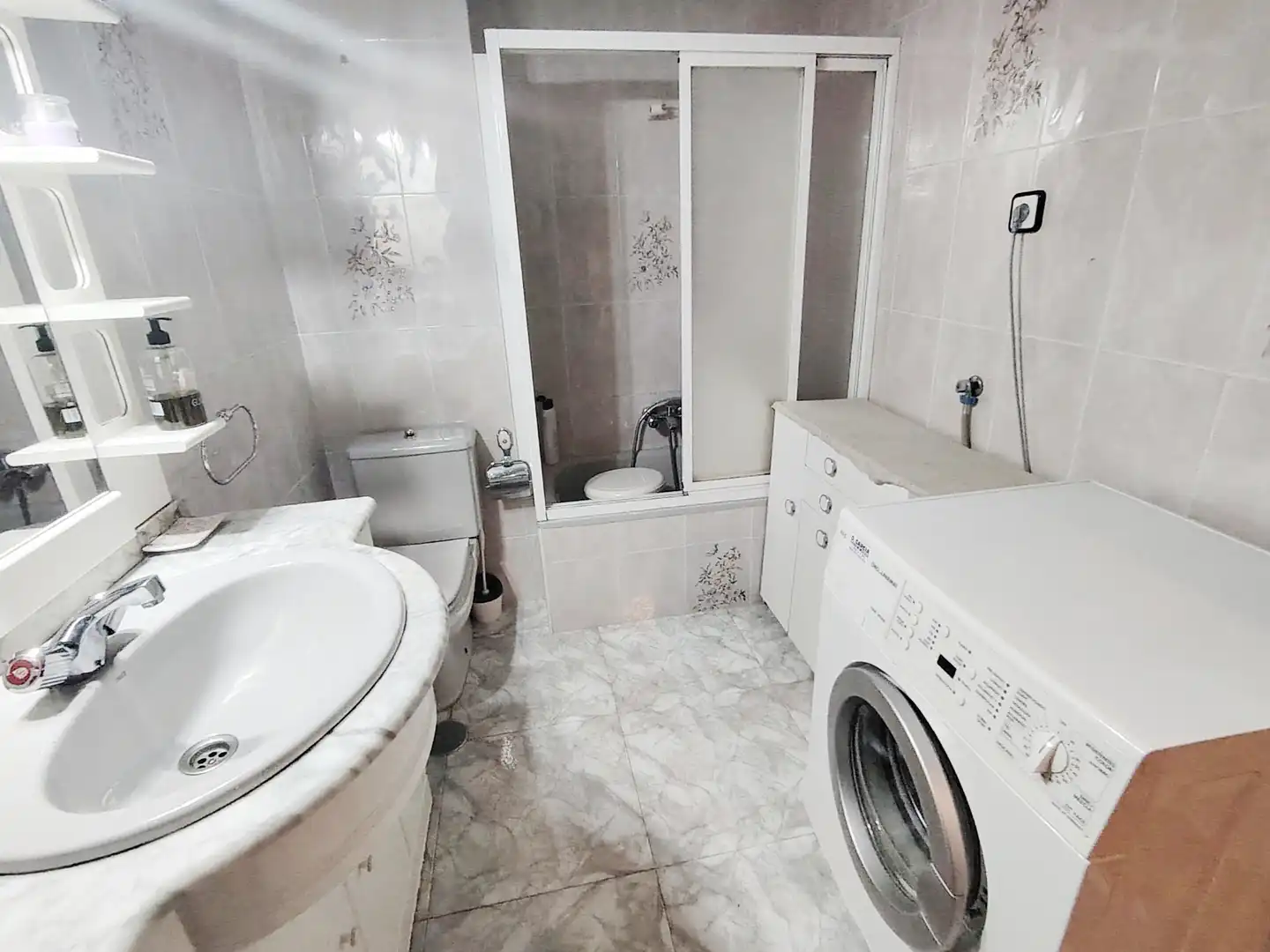 Bathroom of Flat for sale in Gijón   with Heating, Parquet flooring and Storage room