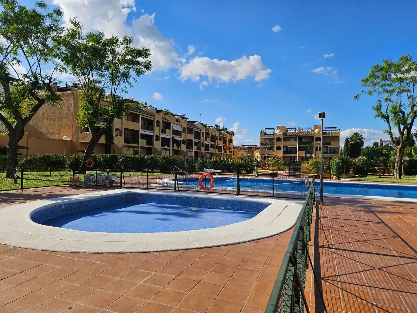 Piscina de Pis en venda en San Juan de Aznalfarache amb Aire condicionat i Piscina
