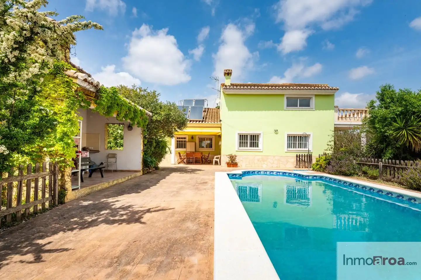 Vista exterior de Casa o xalet en venda en Bétera amb Calefacció, Jardí privat i Terrassa