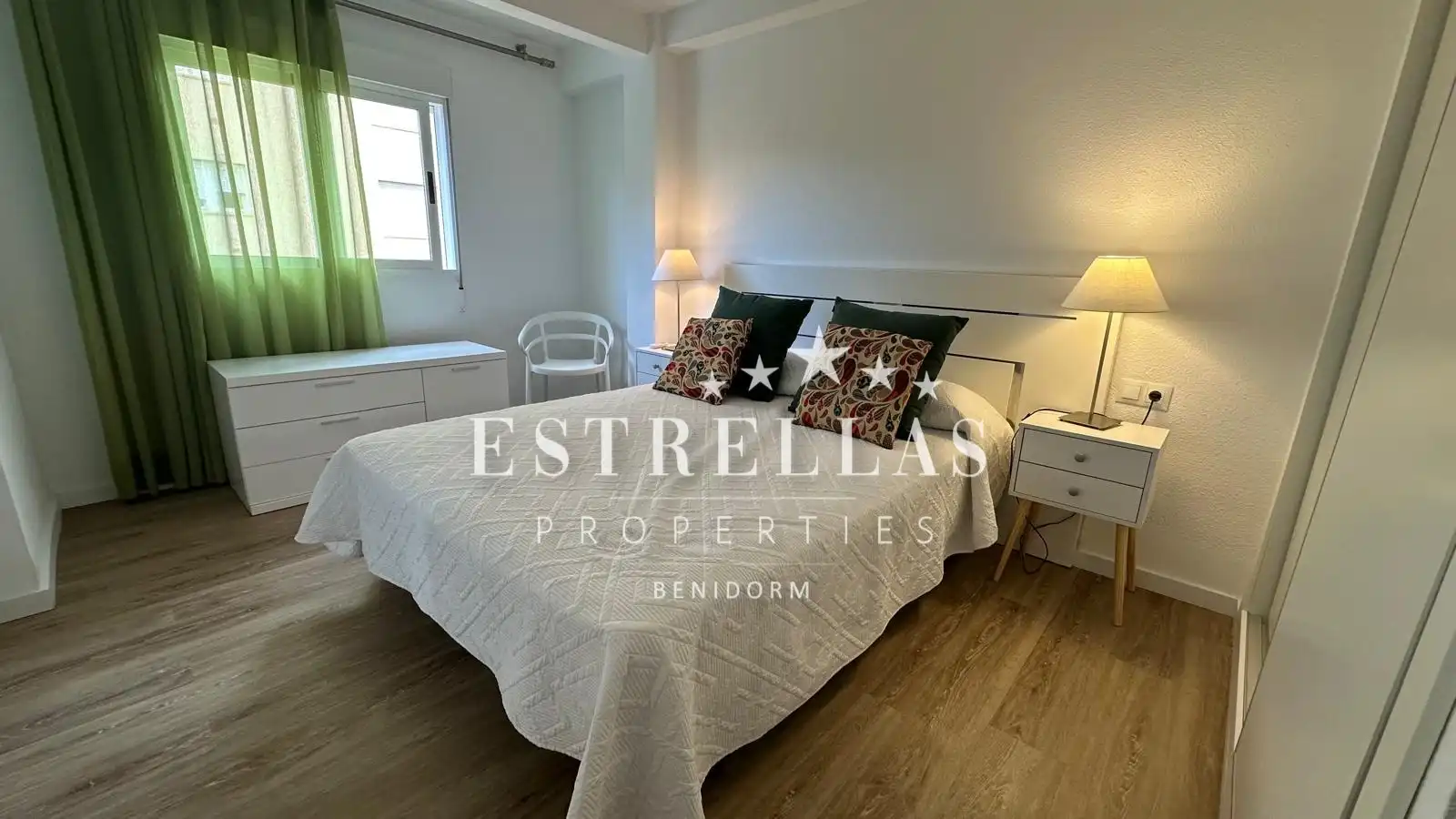 Habitación de Apartamento de alquiler en Benidorm con Calefacción, Jardín privado y Terraza