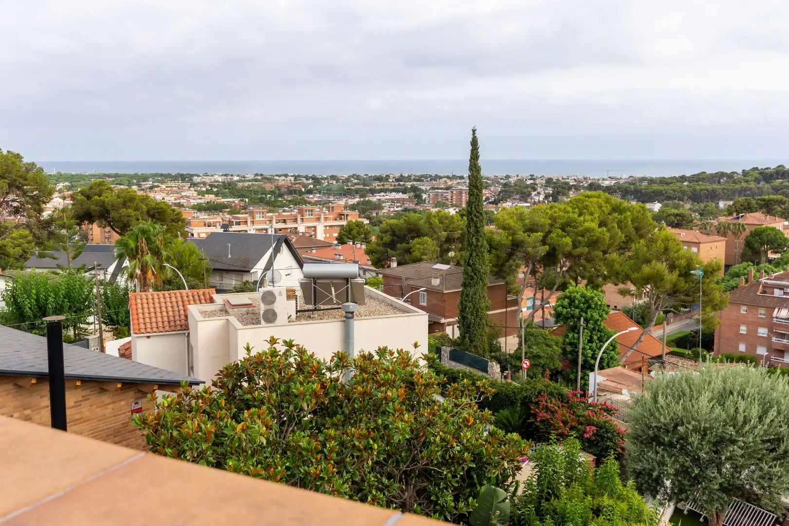 Vista exterior de Casa adosada en venta en Castelldefels con Aire acondicionado, Calefacción y Terraza