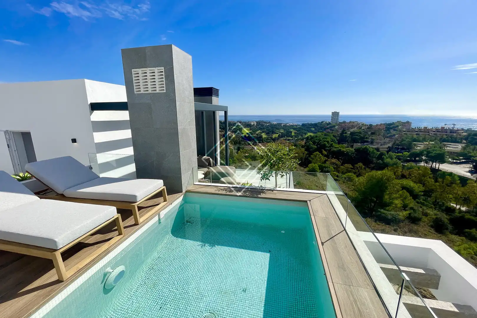 Chalet con piscina en venta en Río Real - Los Monteros, imagen 2