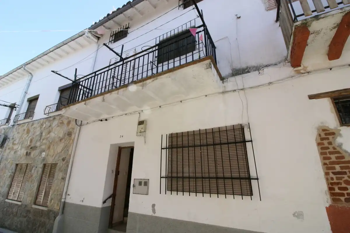 Vista exterior de Casa o chalet en venta en Santa Cruz del Valle con Amueblado y Balcón