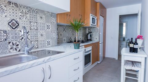 Foto 2 de Piso en venta en Calle Hermanos Pinzón, Puerto Deportivo, Fuengirola