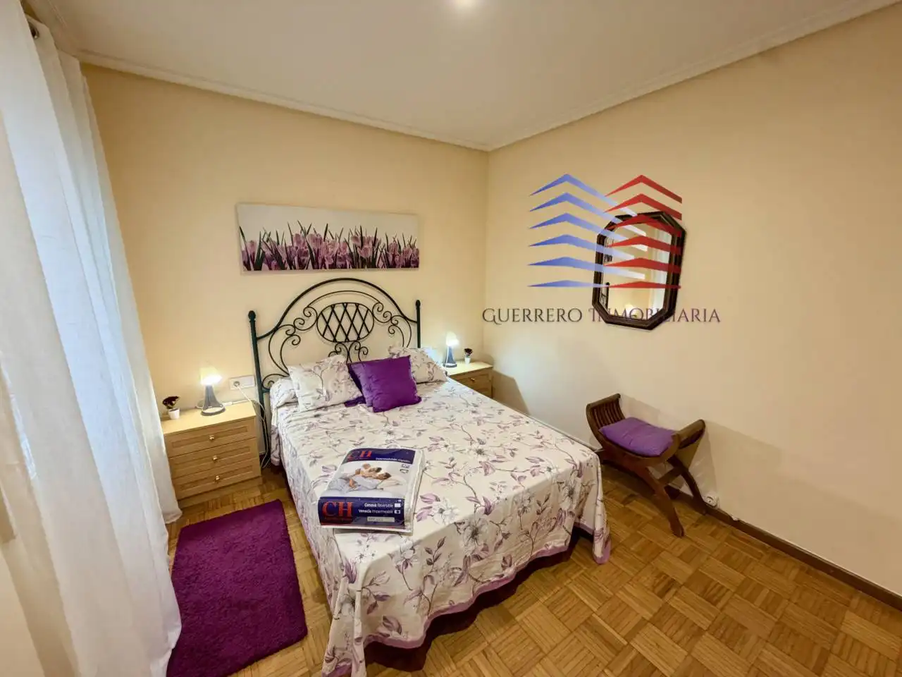 Habitación de Apartamento de alquiler en Ourense Capital  con Calefacción, Parquet y Amueblado
