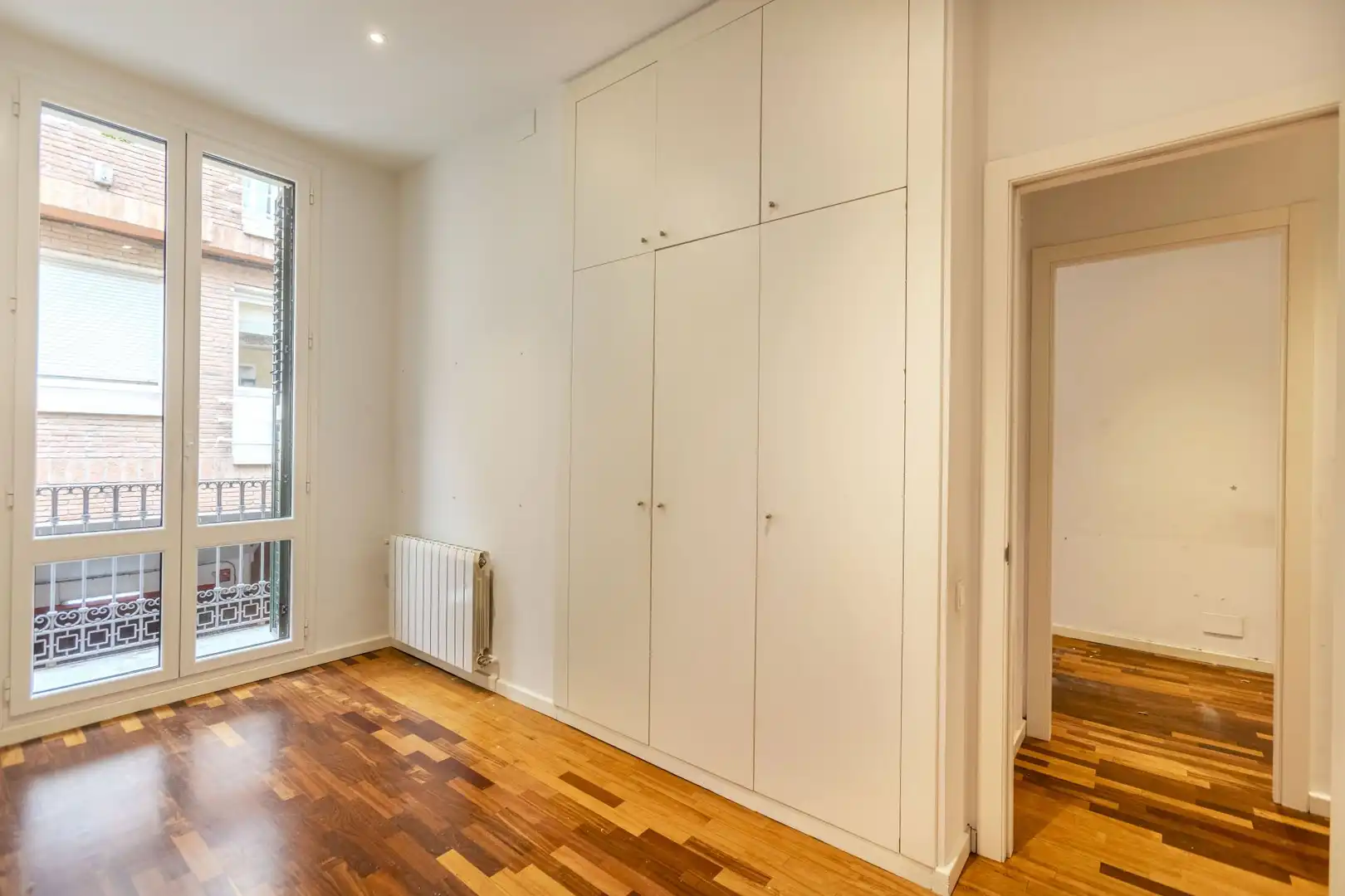 Habitación de Casa adosada en venta en Barcelona con Parquet y Terraza