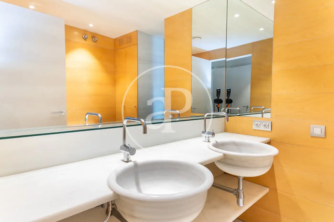 Bathroom of Flat for rent in Barcelona  with Air Conditioner, Heating and Terrace
