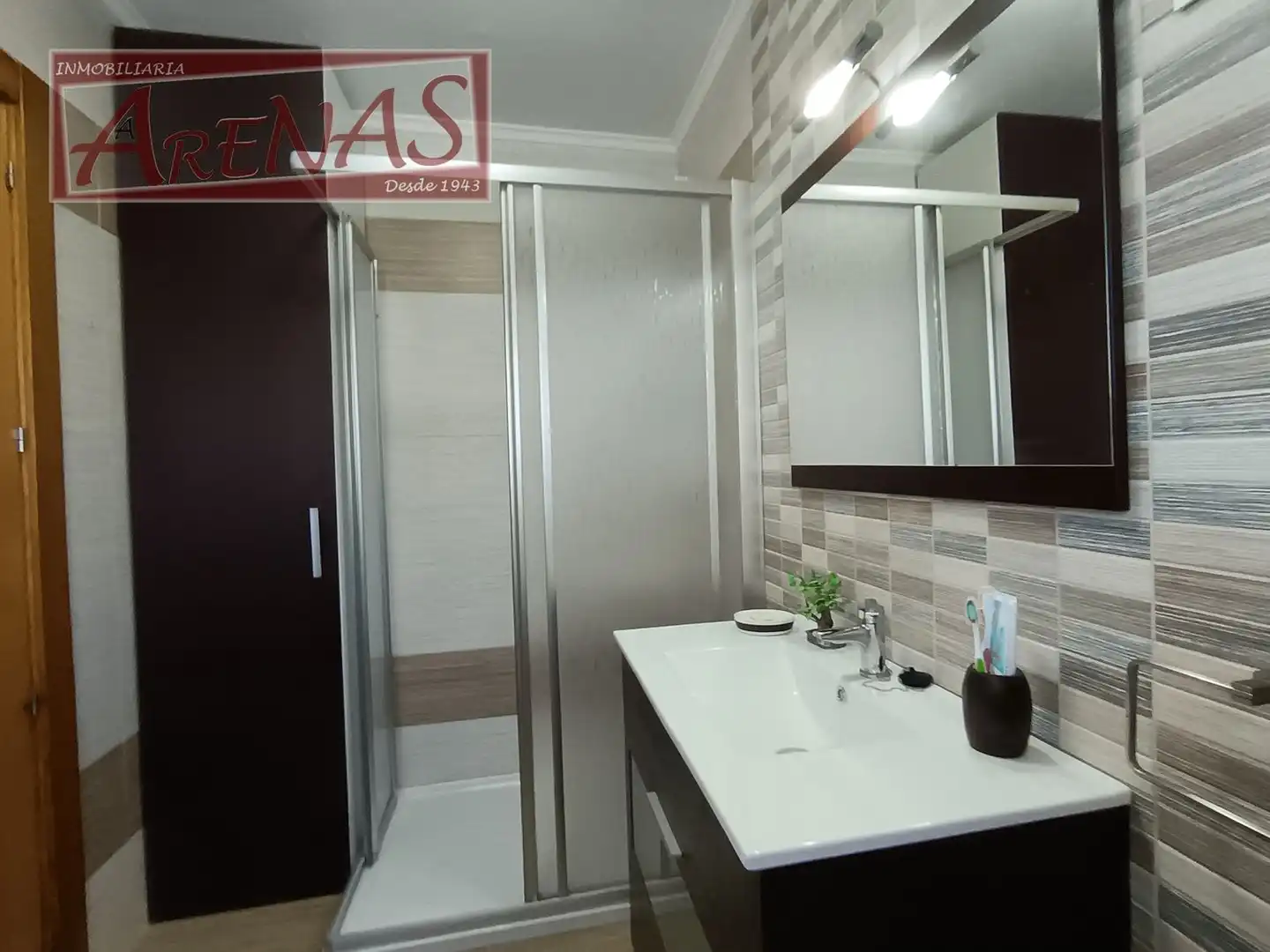 Baño de Piso en venta en Laredo con Calefacción, Jardín privado y Parquet