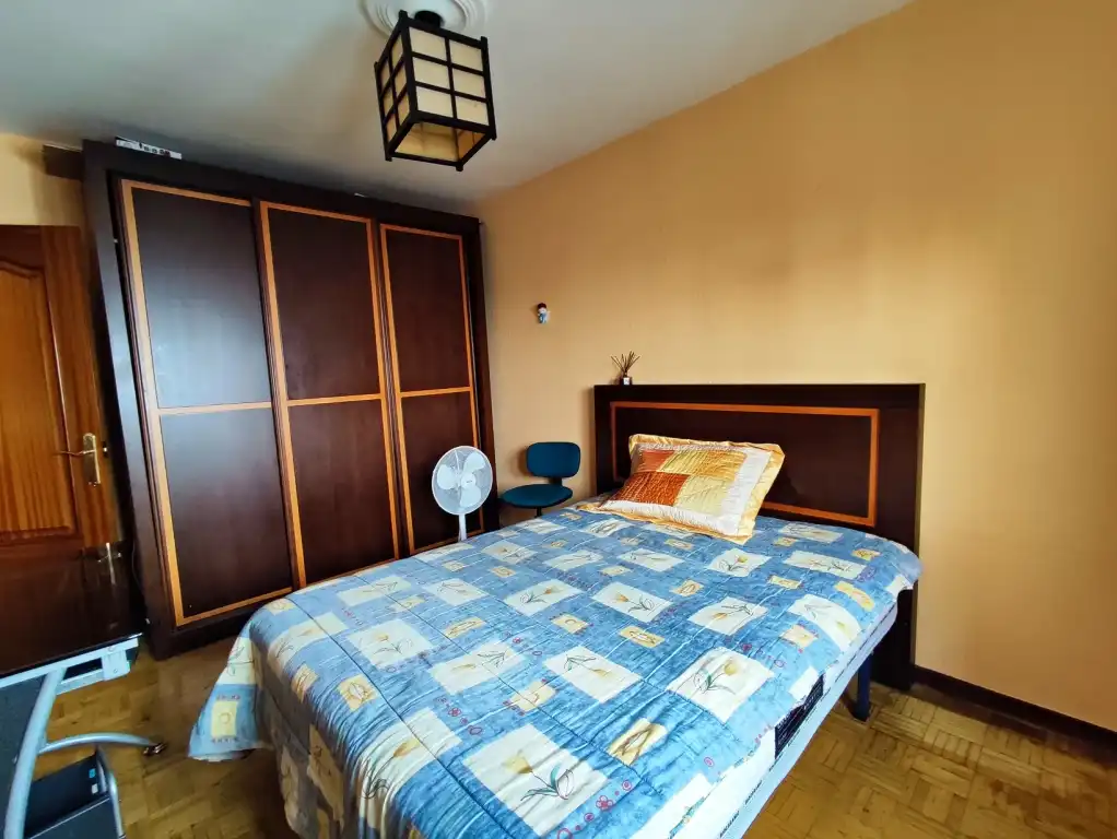 Habitación de Piso en venta en Gijón  con Calefacción, Parquet y Amueblado