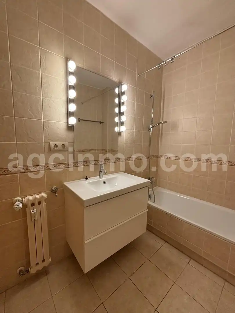 Baño de Piso de alquiler en Valladolid con Calefacción y Terraza