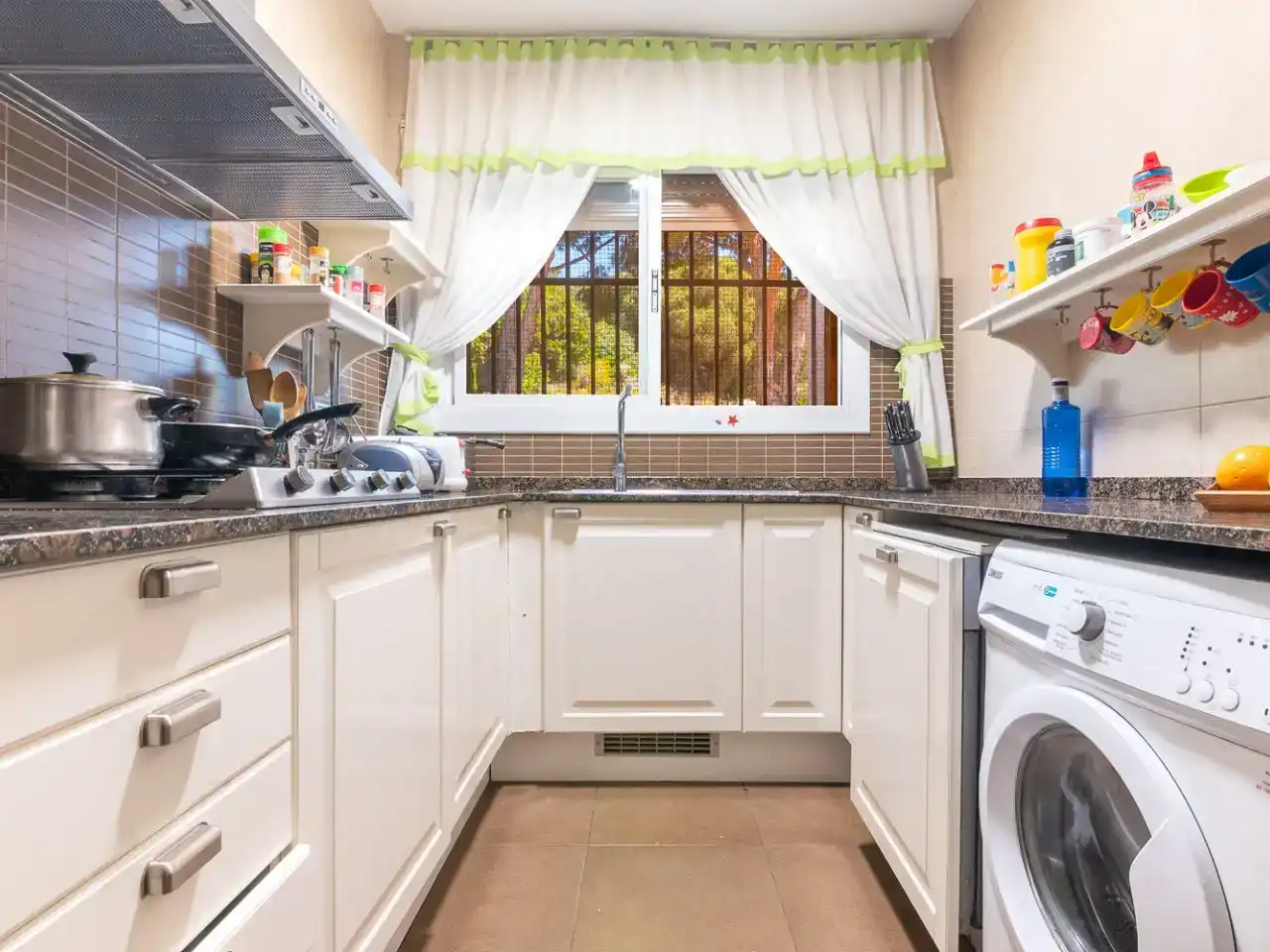 Cuina de Planta baixa en venda en Argentona amb Aire condicionat, Terrassa i Piscina