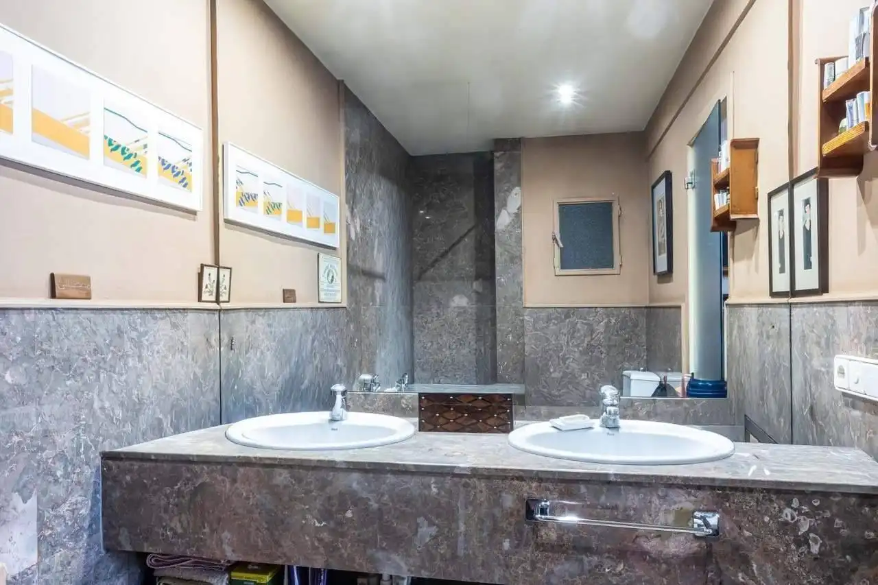 Bathroom of Flat for sale in Valencia  with Air Conditioner and Parquet flooring