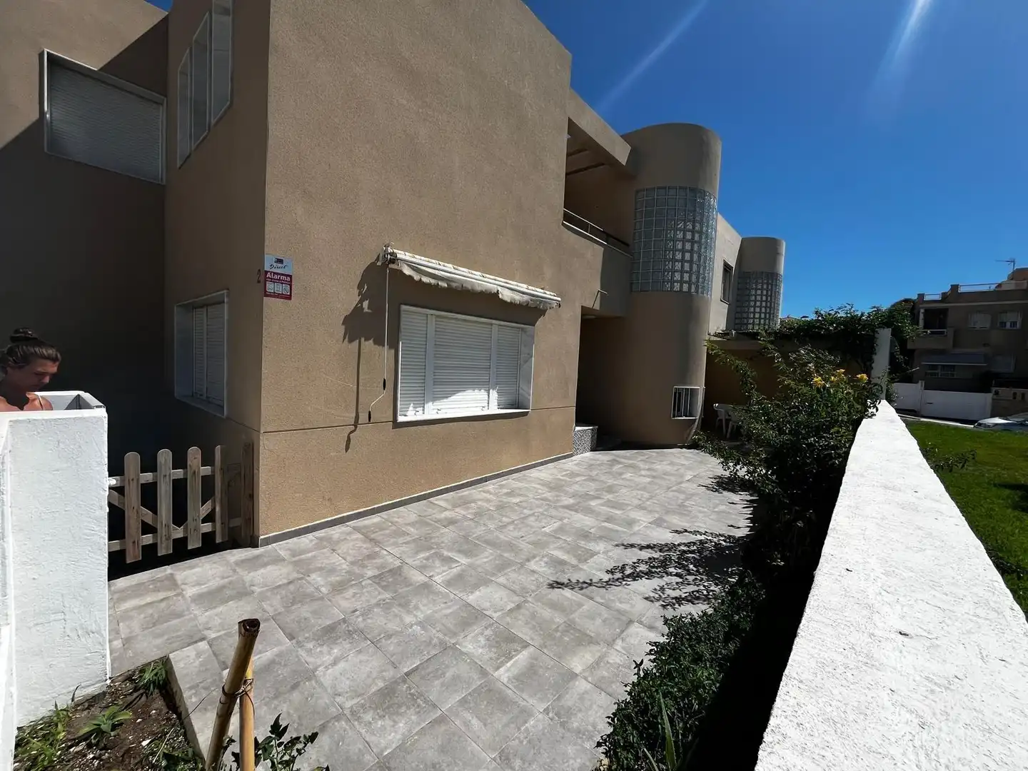 Vista exterior de Casa adosada de lloguer en Almería amb Aire condicionat, Calefacció i Jardí privat