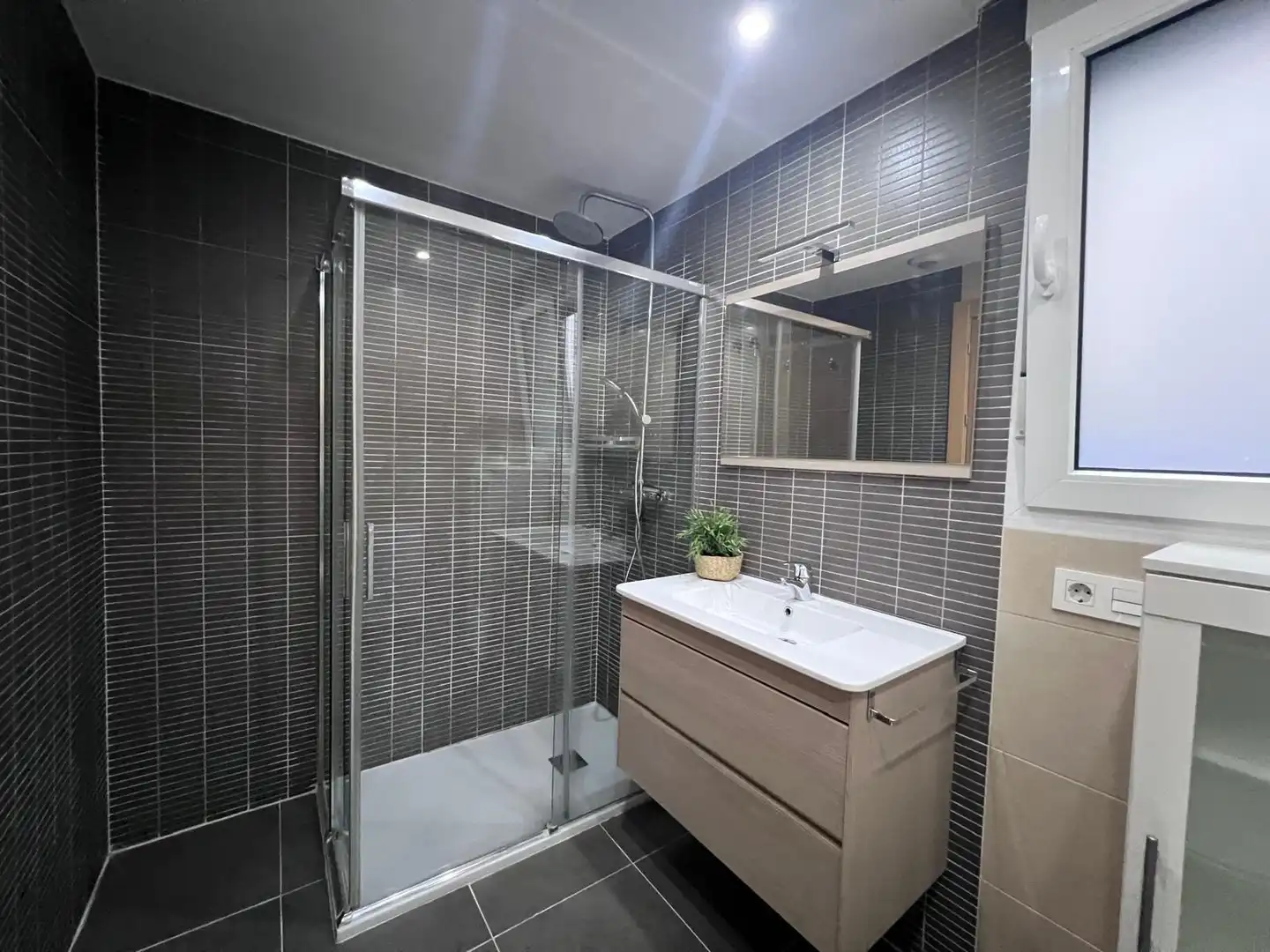 Baño de Piso de alquiler en Oviedo  con Calefacción, Terraza y Trastero