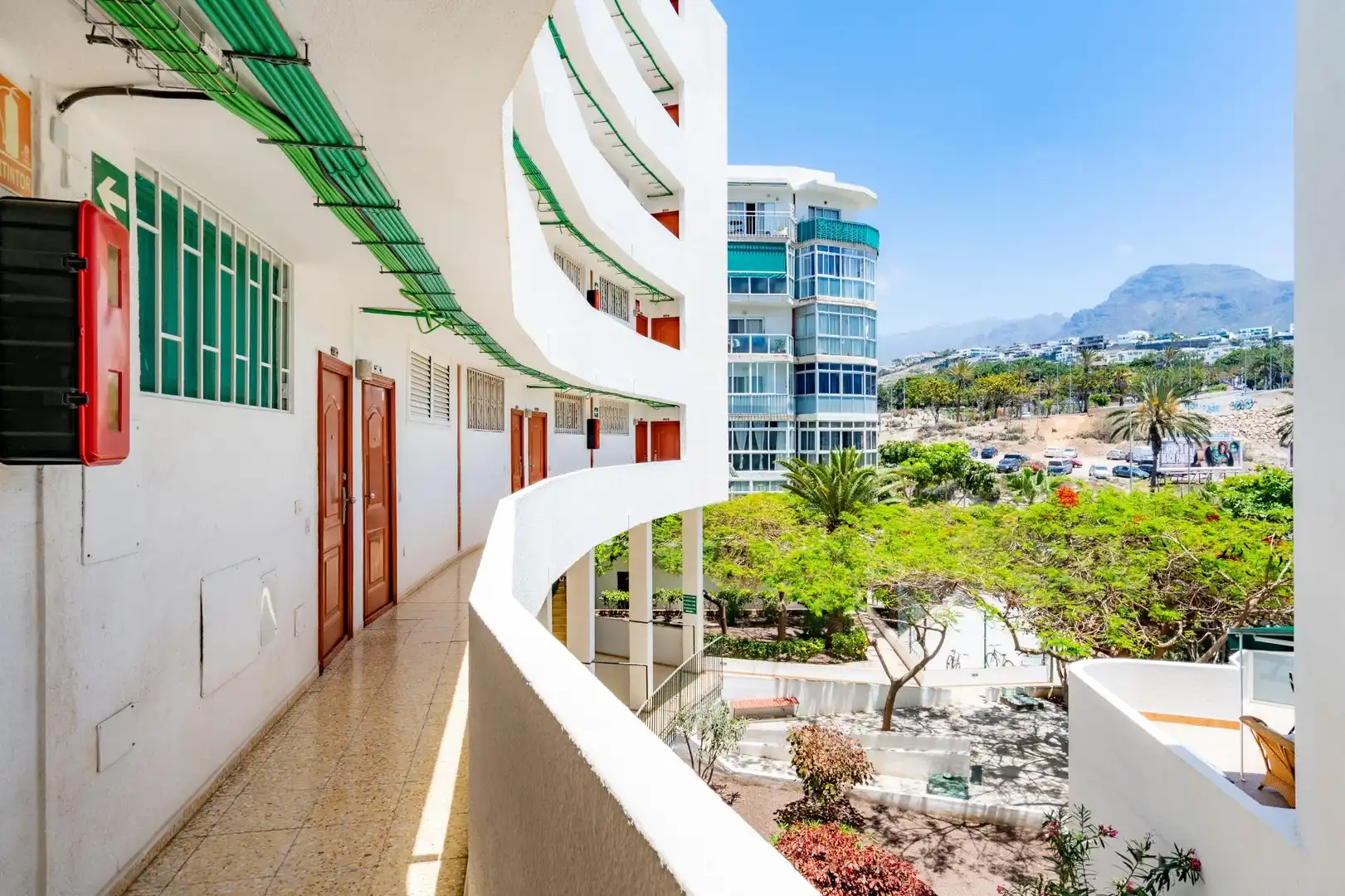 Vista exterior de Pis en venda en Adeje amb Piscina comunitària