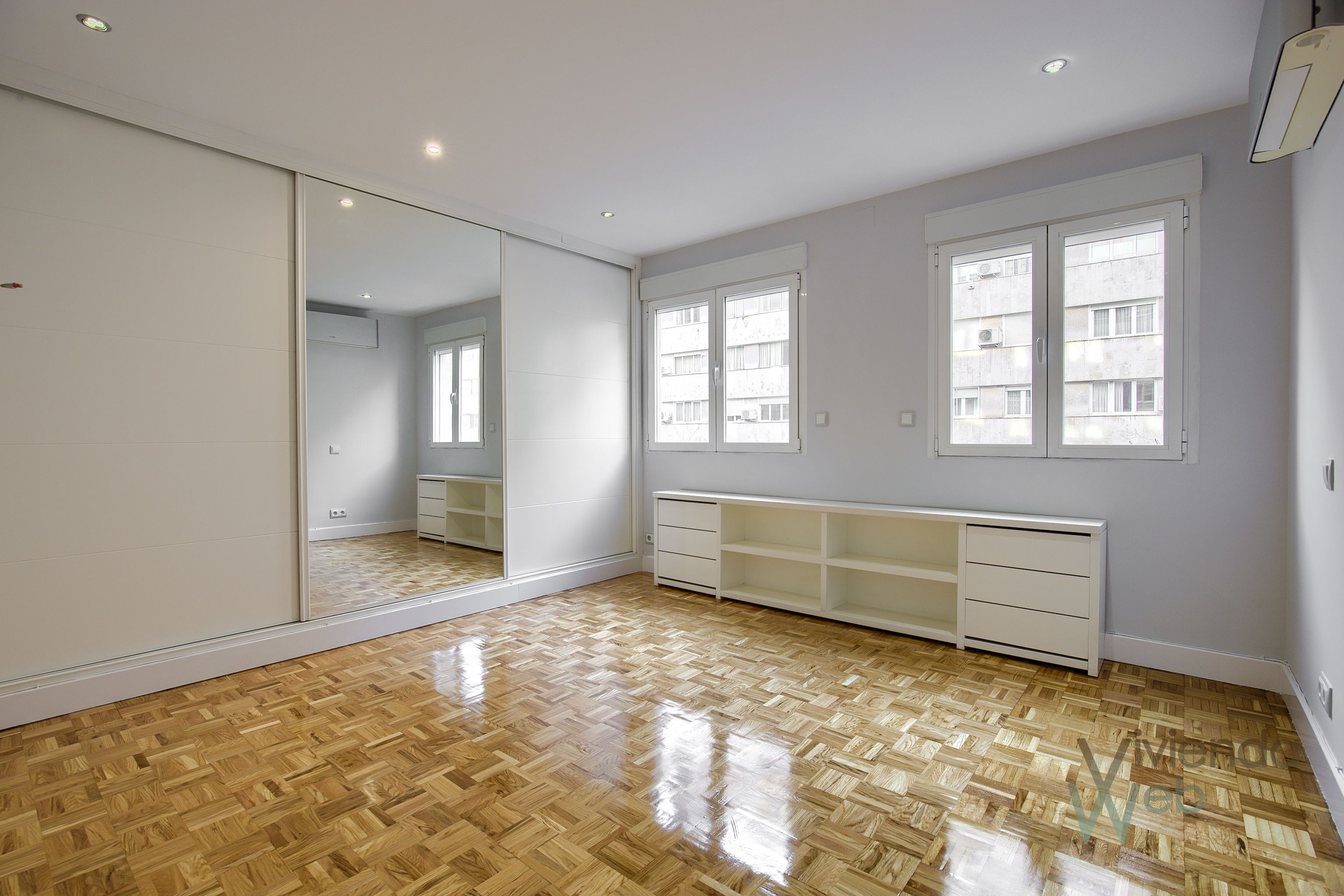 Bedroom of Flat to rent in  Madrid Capital  with Air Conditioner, Heating and Parquet flooring