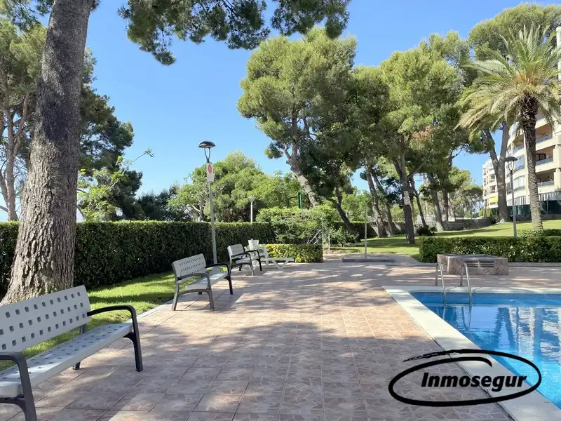 Piscina de Piso en venta en Salou con Terraza, Amueblado y Piscina comunitaria