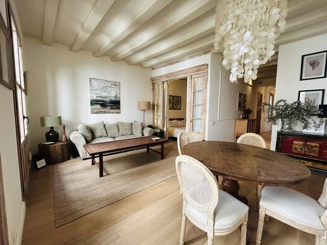 Piso en Venta en Calle Avinyó en Barri Gòtic