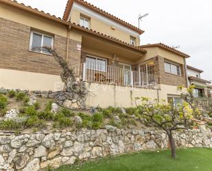 Vista exterior de Casa o xalet de lloguer en Canet de Mar amb Aire condicionat, Calefacció i Jardí privat