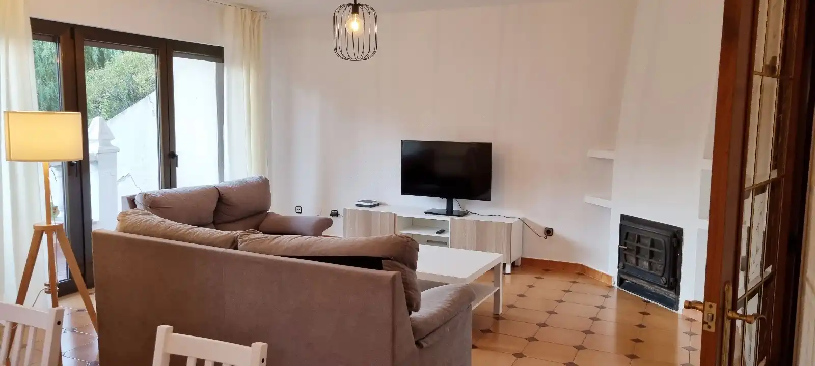 Sala d'estar de Casa adosada en venda en Villaviciosa de Odón amb Aire condicionat, Calefacció i Jardí privat