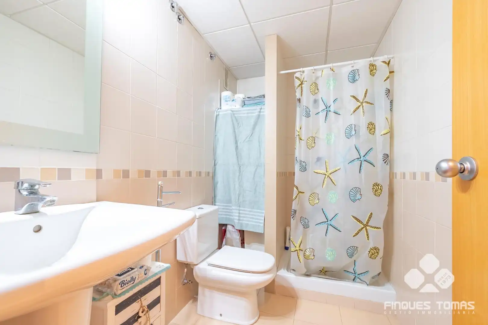 Badezimmer von Wohnung zum Verkauf in Calafell mit Klimaanlage und Balkon