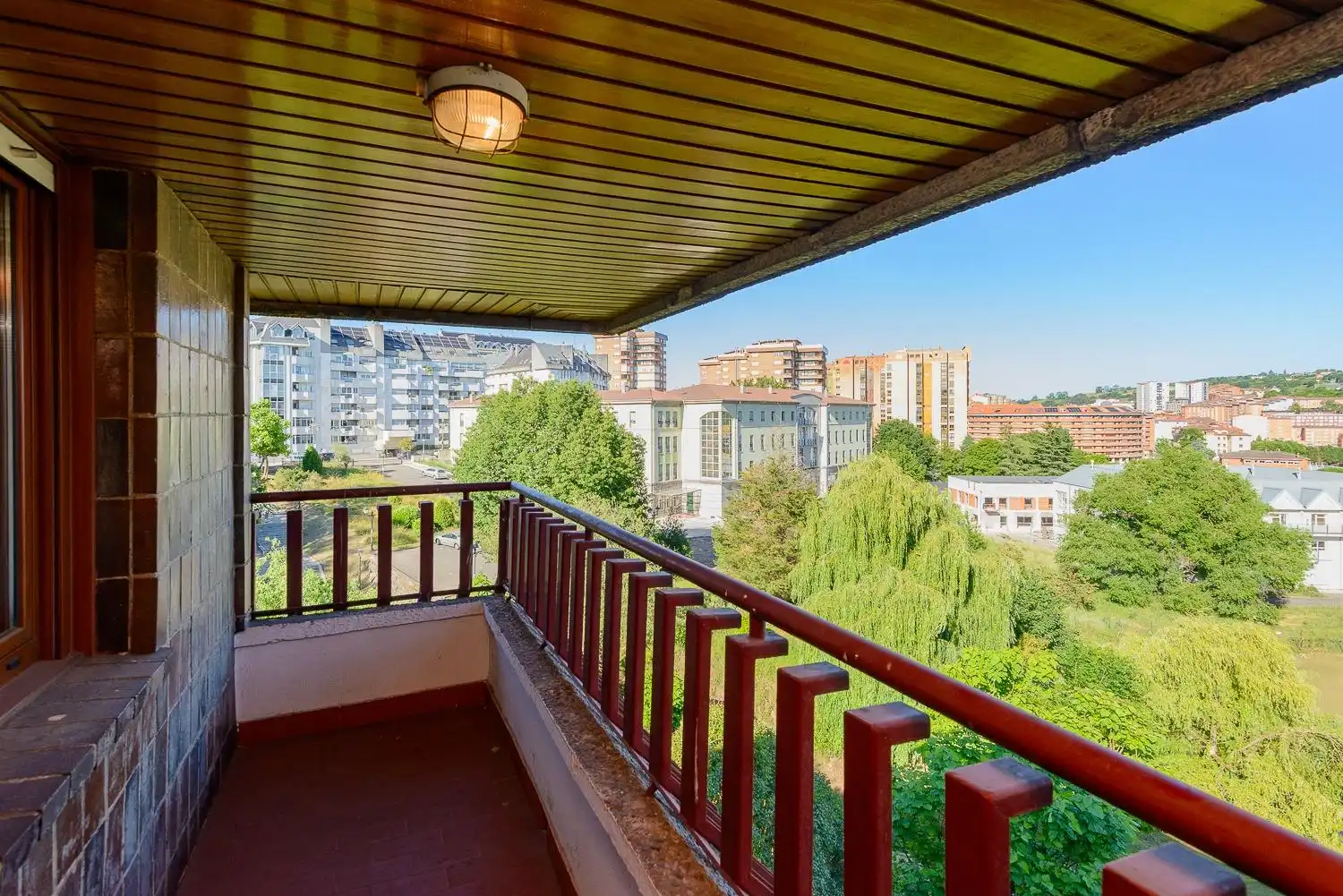Terrassa de Pis en venda en Oviedo  amb Calefacció, Terrassa i Traster