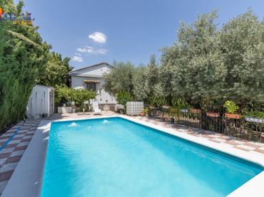 Villa avec balcon à vendre à Urbanizacion de los Cerezos 31