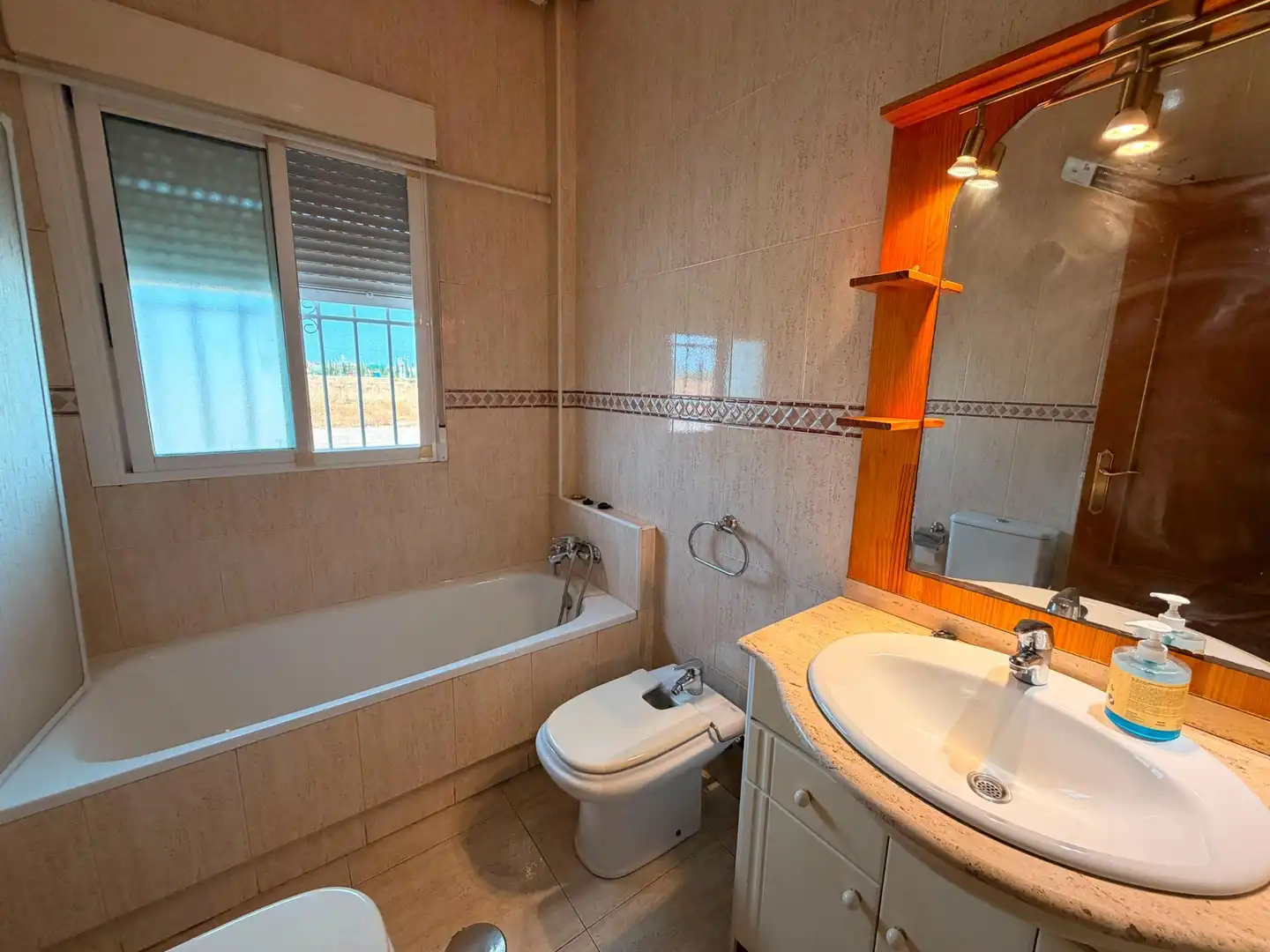 Badezimmer von Erdgeschoss zur Miete in Murcia mit Klimaanlage, Privatgarten und Terrasse
