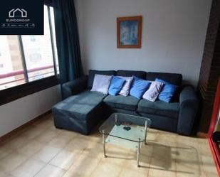 Sala d'estar de Apartament de lloguer en Benidorm amb Calefacció, Terrassa i Piscina comunitària