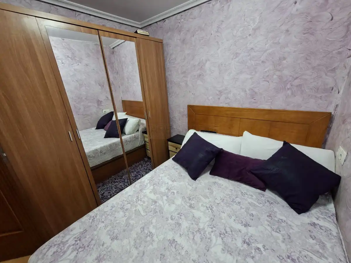 Habitación de Apartamento en venta en Vitoria - Gasteiz con Calefacción, Parquet y Trastero