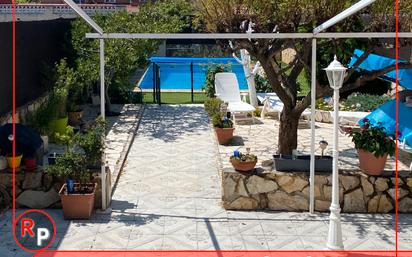 Jardí de Casa o xalet en venda en Coslada amb Aire condicionat i Piscina