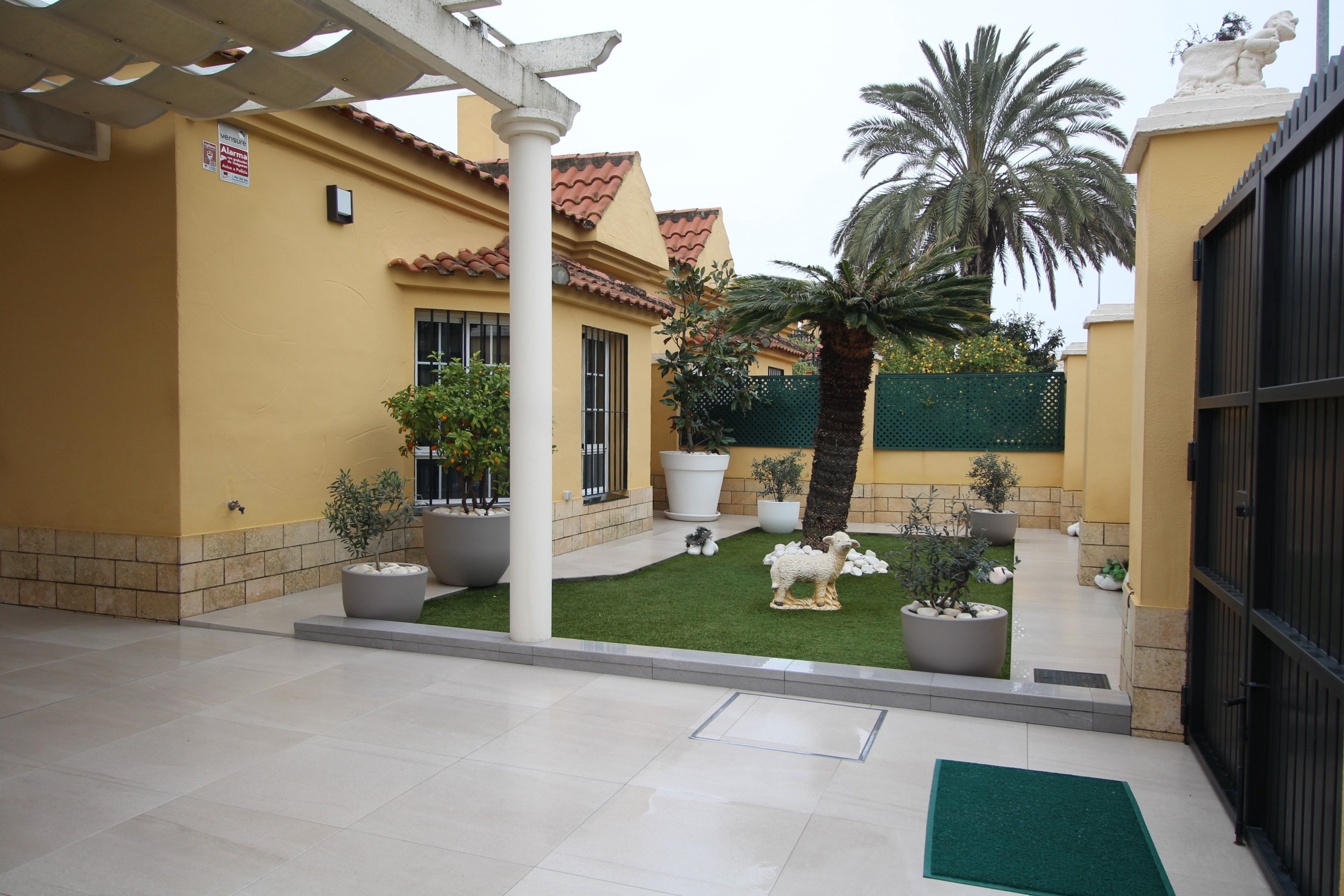 Terrace of Single-family semi-detached for sale in Montequinto  with Air Conditioner and Community pool
