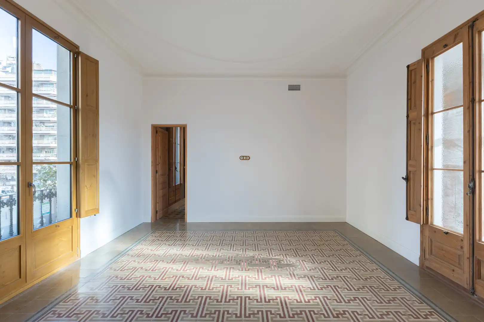 Wohnung zum Verkauf in Barcelona mit Klimaanlage, Heizung und Balkon
