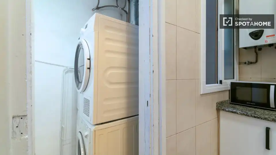 Flat for rent in Barcelona  with Air Conditioner, Heating and Furnished