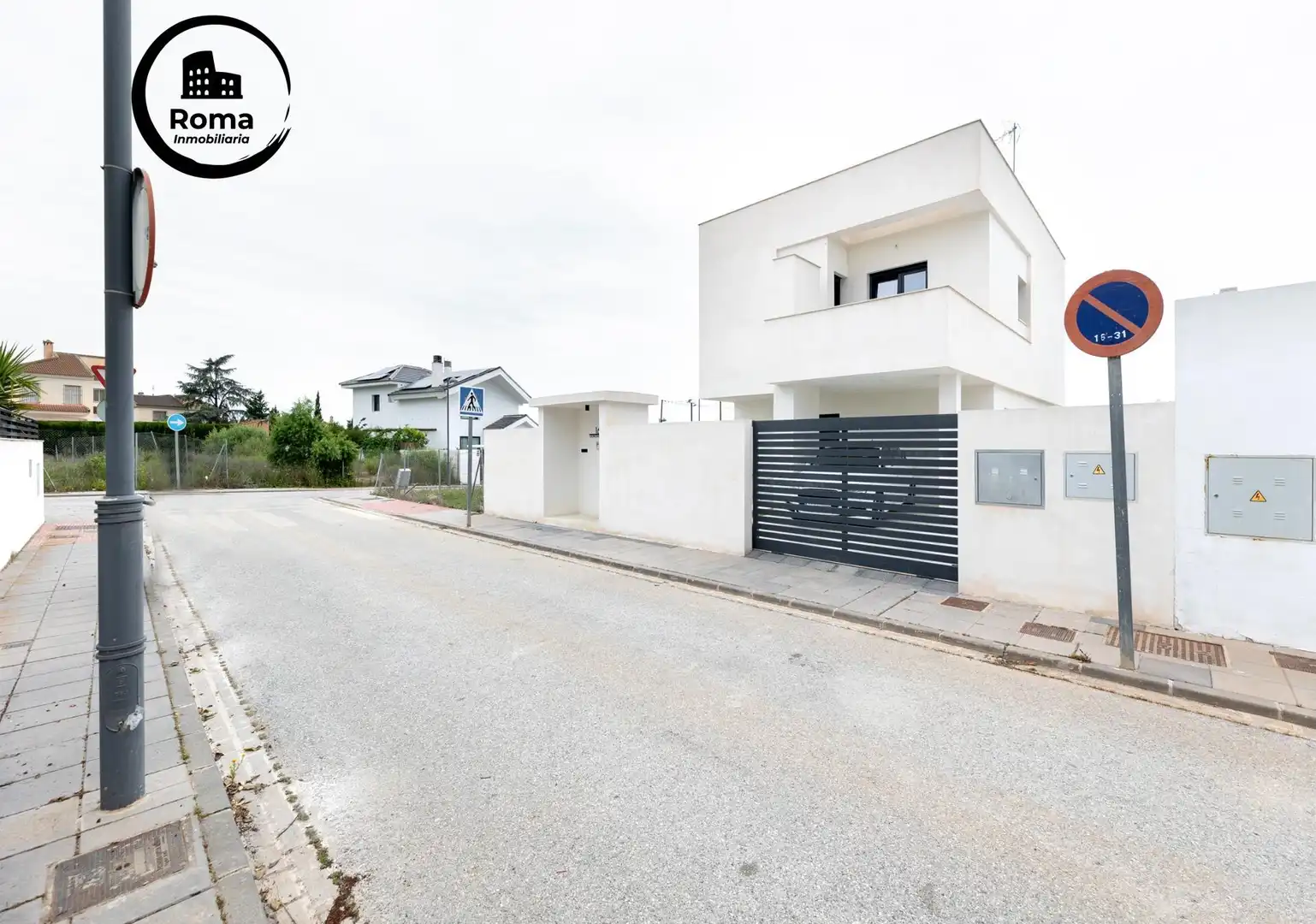Vista exterior de Casa o xalet en venda en La Zubia amb Terrassa i Piscina