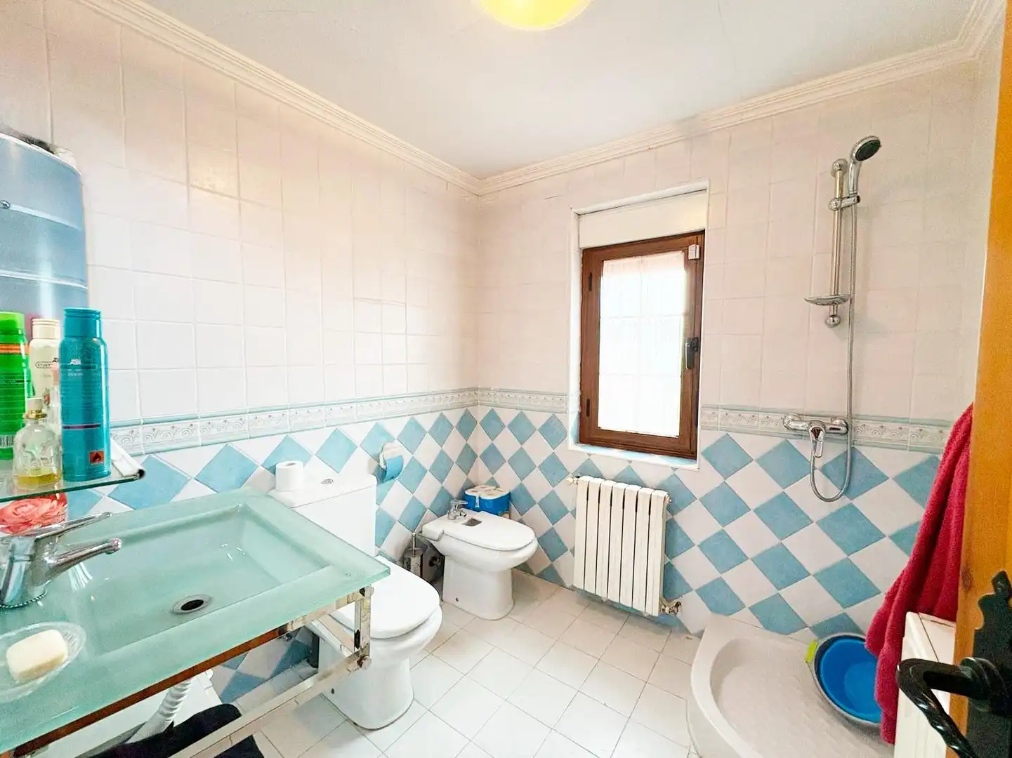 Baño de Casa o chalet en venta en Navarredonda de la Rinconada con Terraza, Trastero y Amueblado