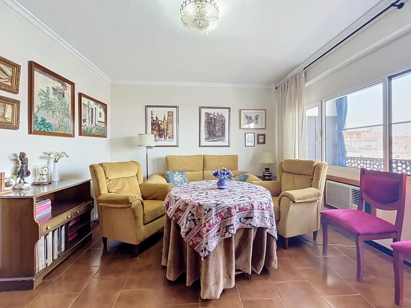 Sala de estar de Piso en venta en Sevilla con Aire acondicionado, Terraza y Amueblado