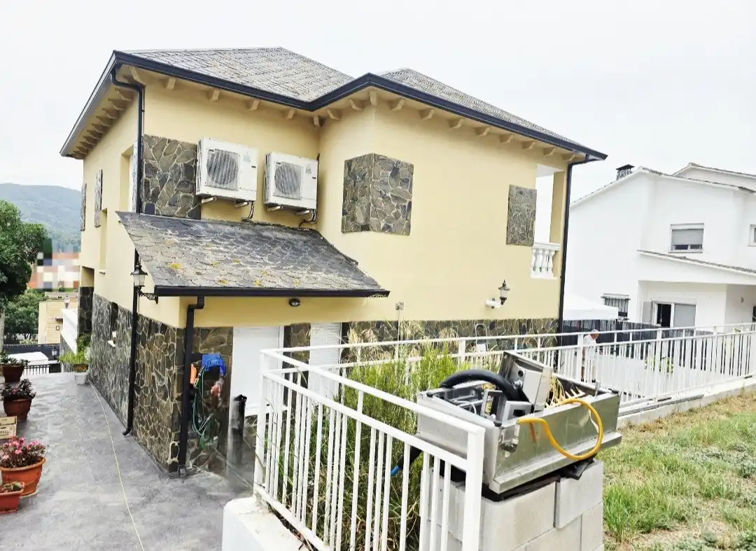 Exterior view of Houses for sale in Sant Fost de Campsentelles  with Air Conditioner, Heating and Private garden