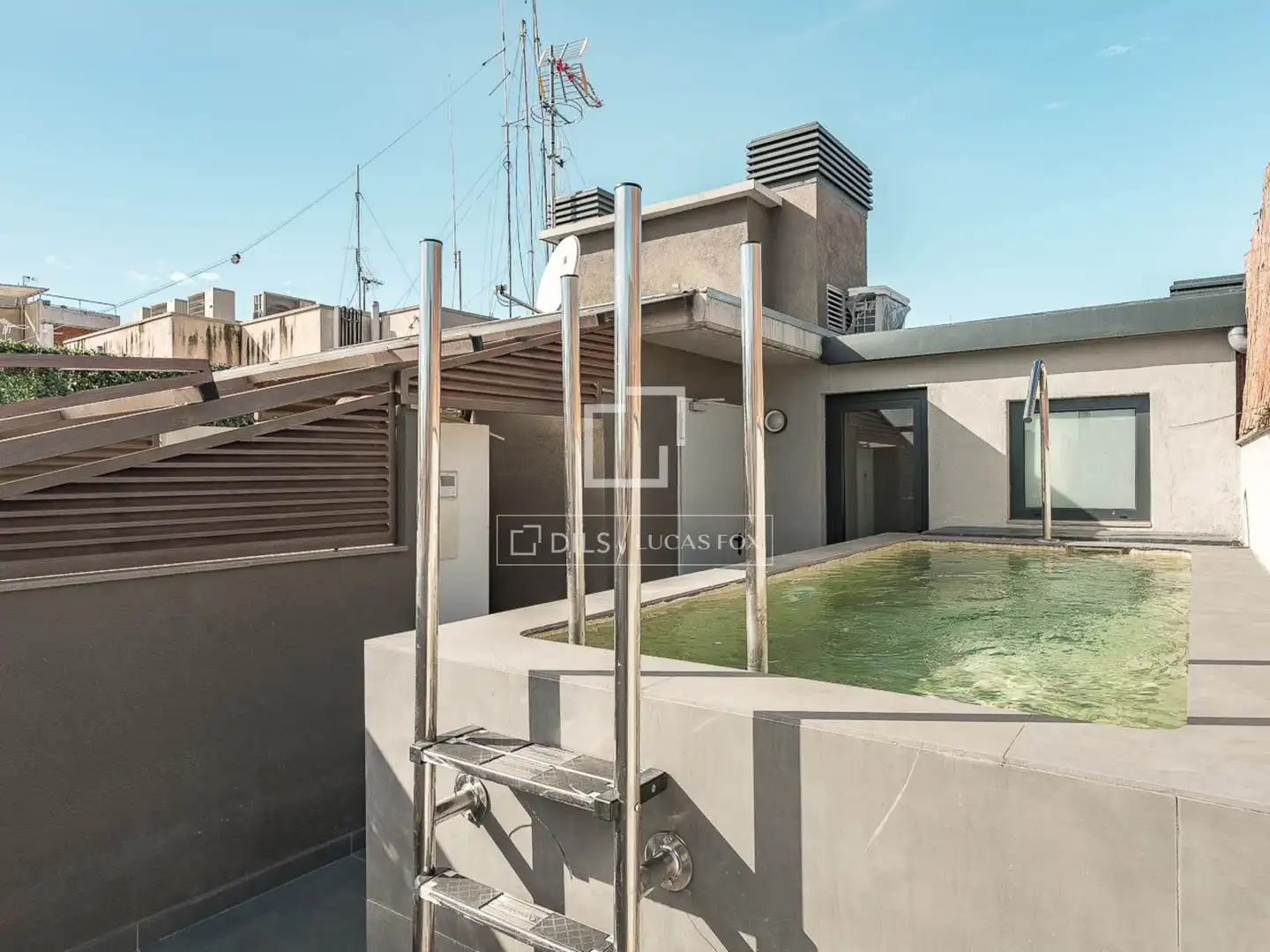 Schwimmbecken von Dachboden zum Verkauf in Barcelona mit Klimaanlage, Heizung und Schwimmbad
