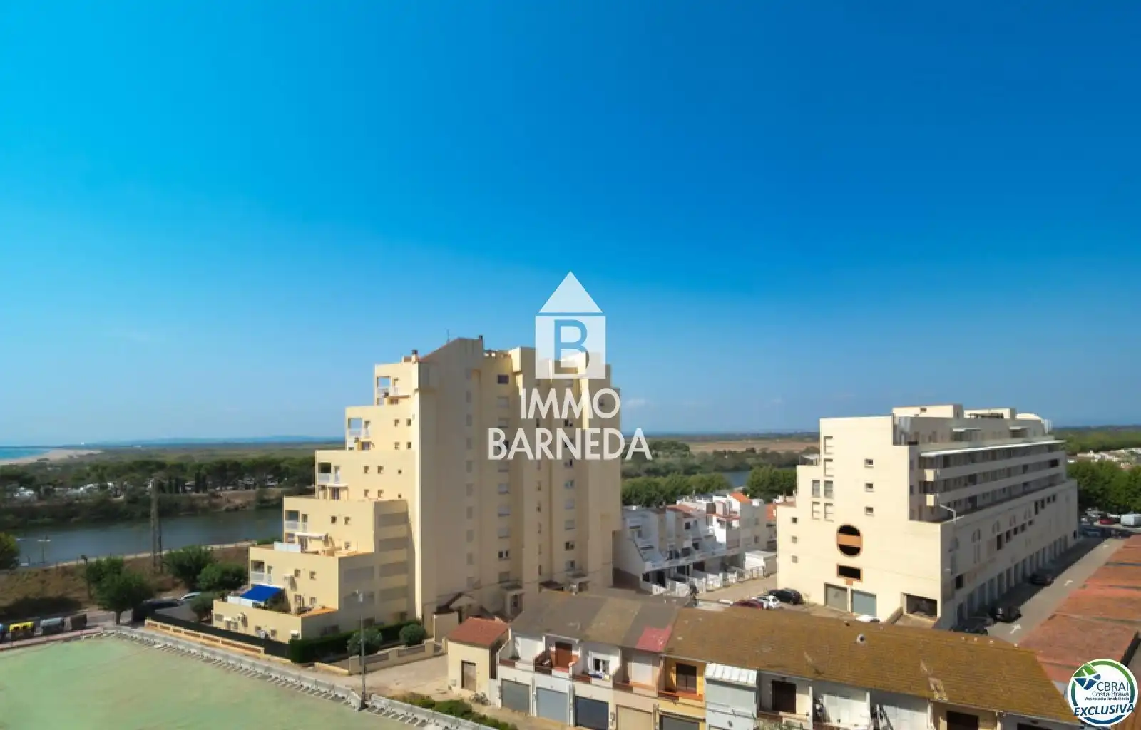 Außenansicht von Wohnung zum Verkauf in Empuriabrava mit Heizung