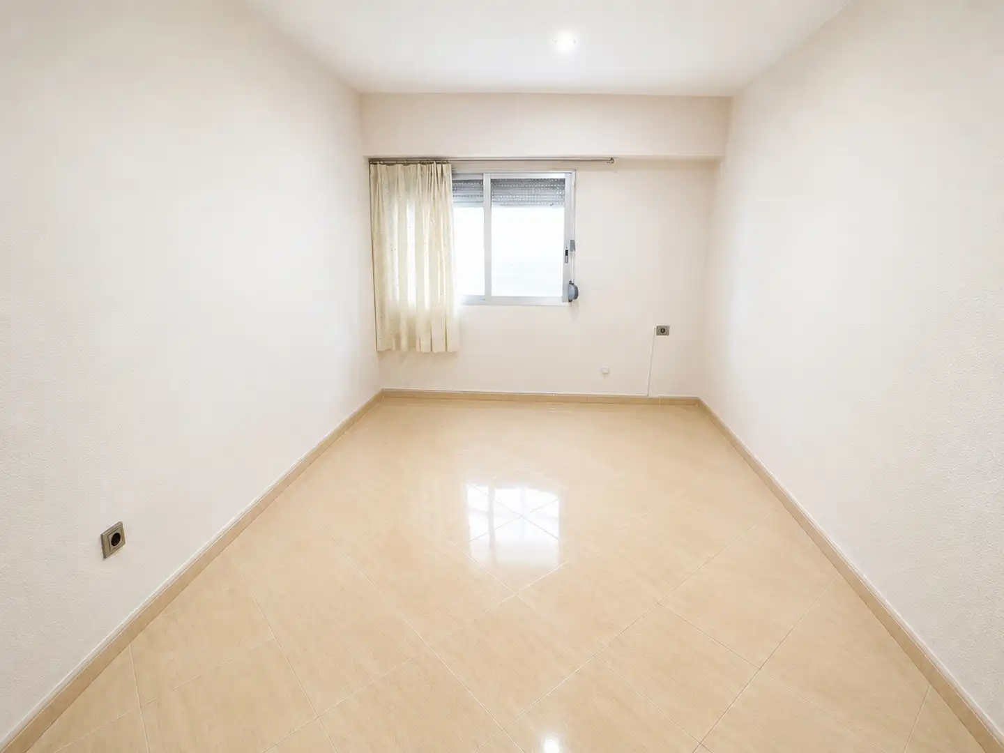 Bedroom of Flat for sale in Valencia  with Air Conditioner, Furnished and Oven