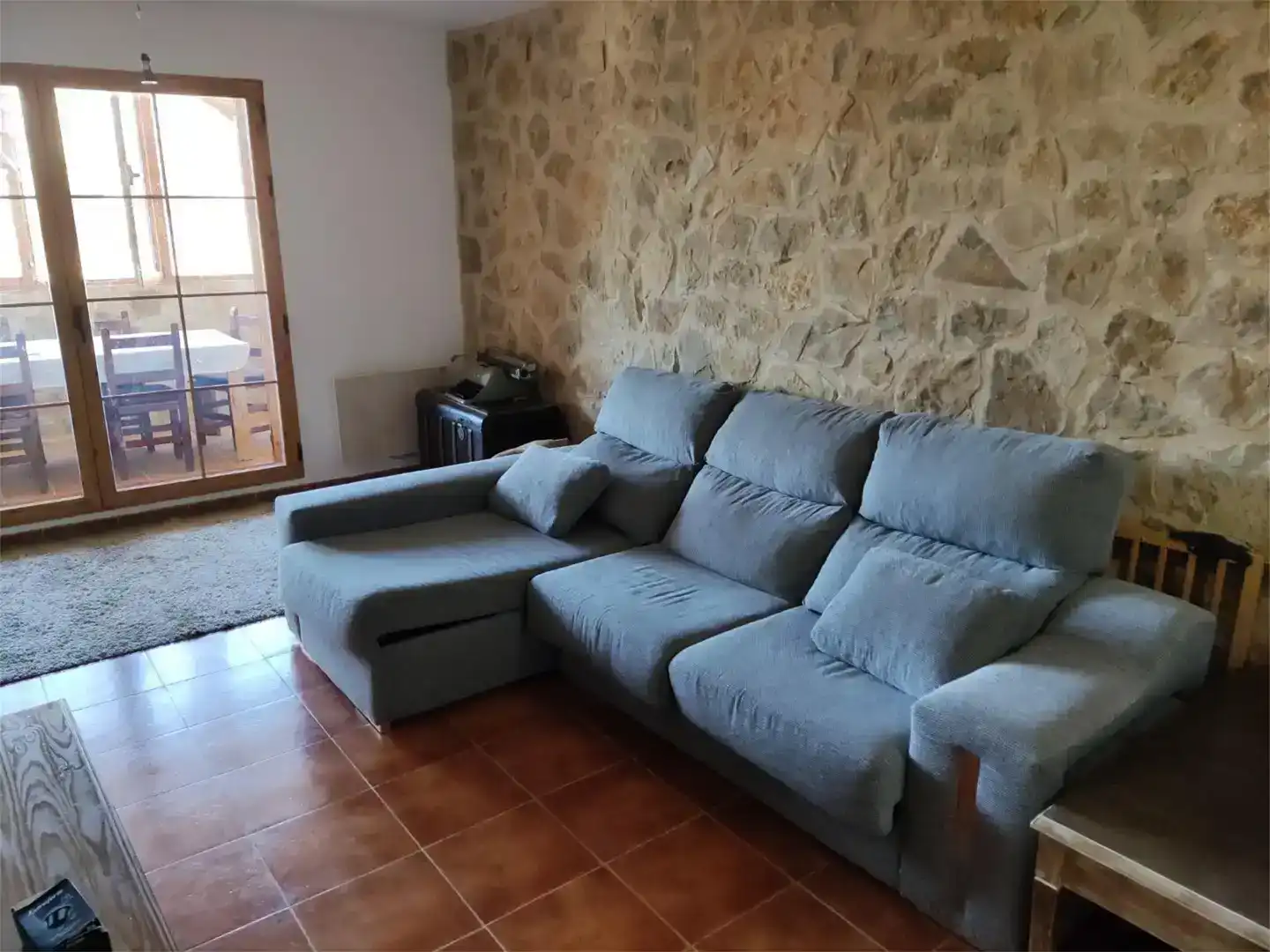 Sala d'estar de Casa o xalet en venda en Alcalá de la Selva amb Traster, Moblat i Forn