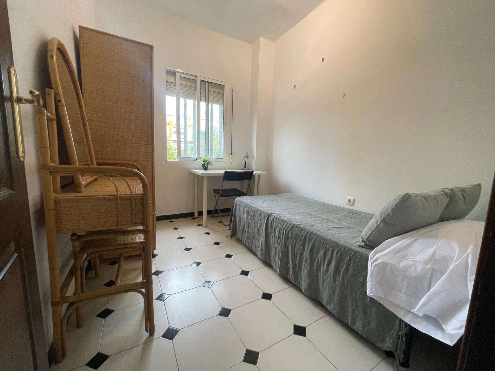 Flat to share in Triana Este