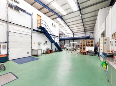 Industrial building for sale in Romeral de Marchena #1