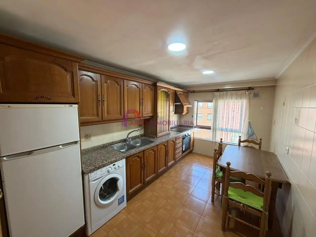 Cocina de Piso en venta en Burgos con Calefacción, Terraza y Amueblado