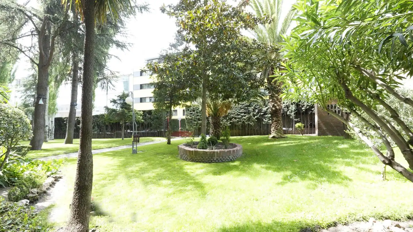 Jardí de Pis en venda en Madrid amb Aire condicionat, Calefacció i Terrassa