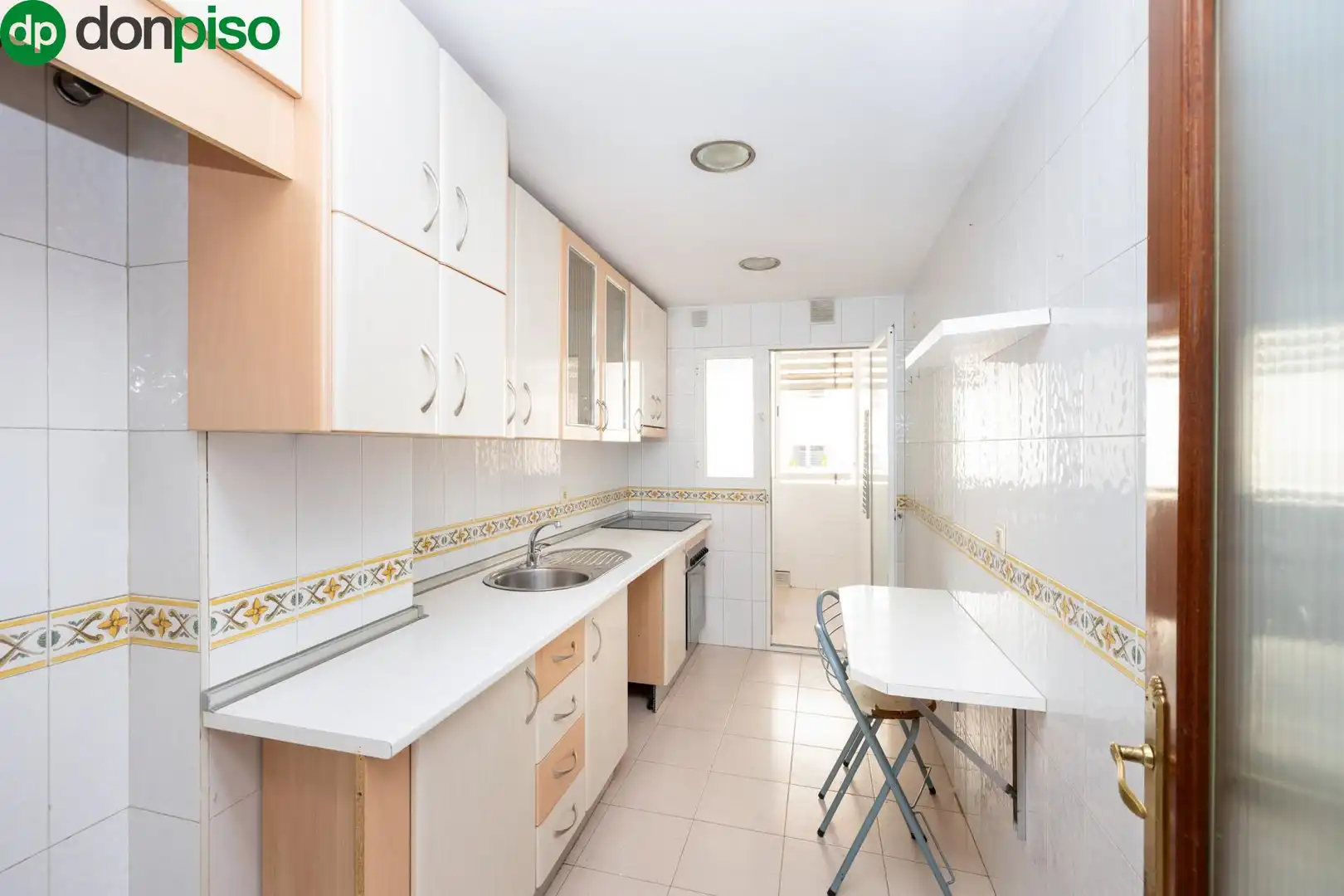 Kitchen of Flat for sale in Granada  with Alarm