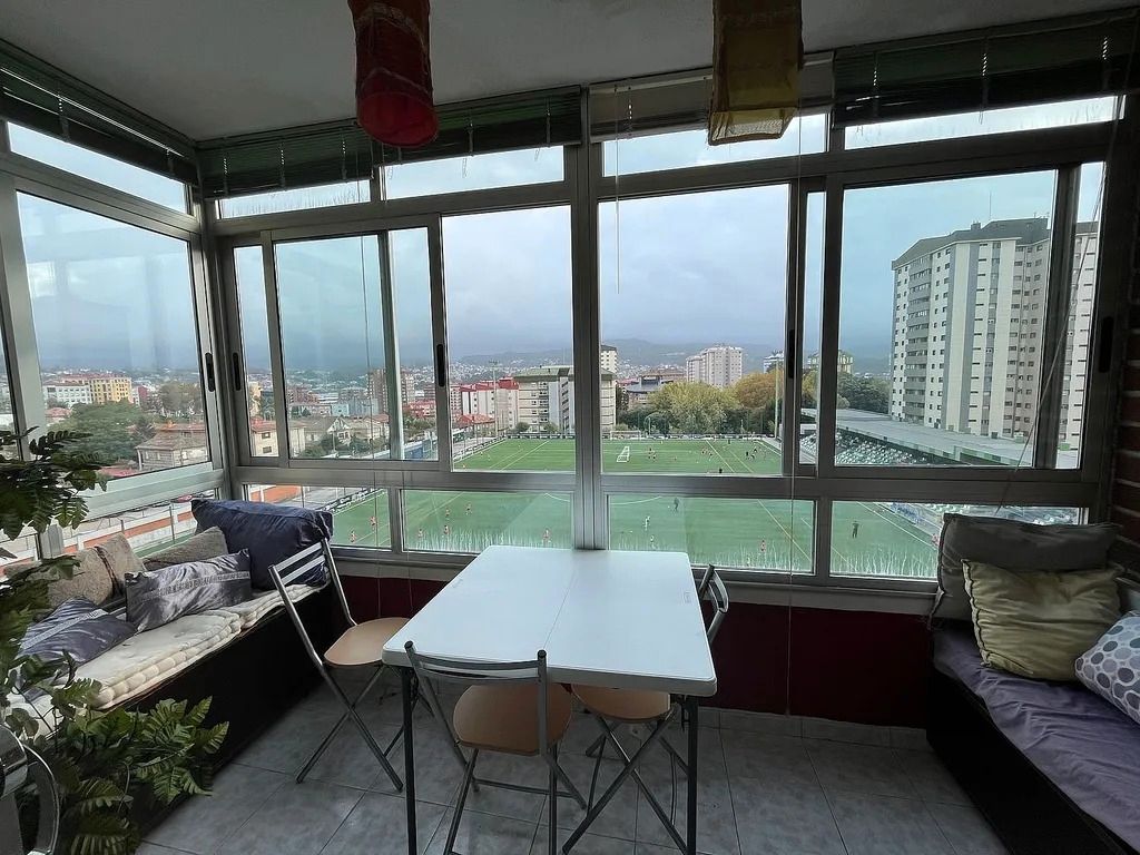 Dormitori de Pis en venda en Vigo  amb Calefacció, Parquet i Traster