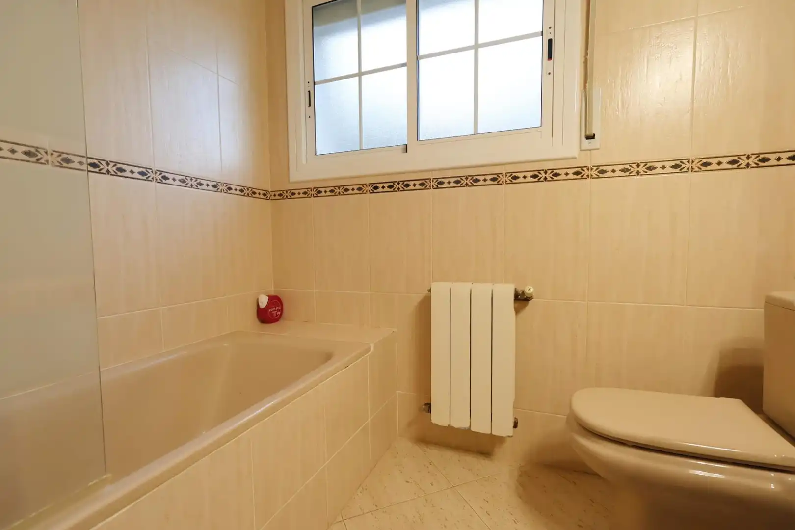 Bany de Casa o xalet en venda en Cubelles amb Aire condicionat, Jardí privat i Terrassa